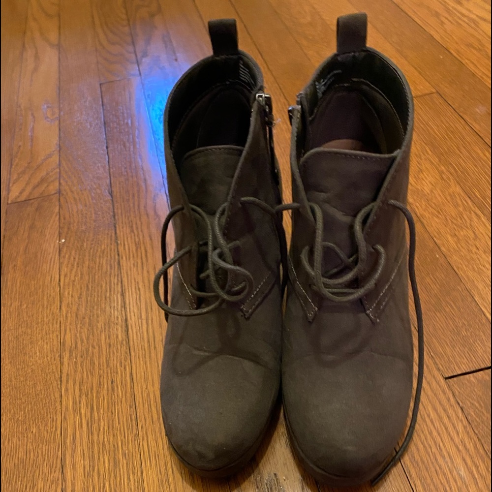 Dark gray DV suede boots